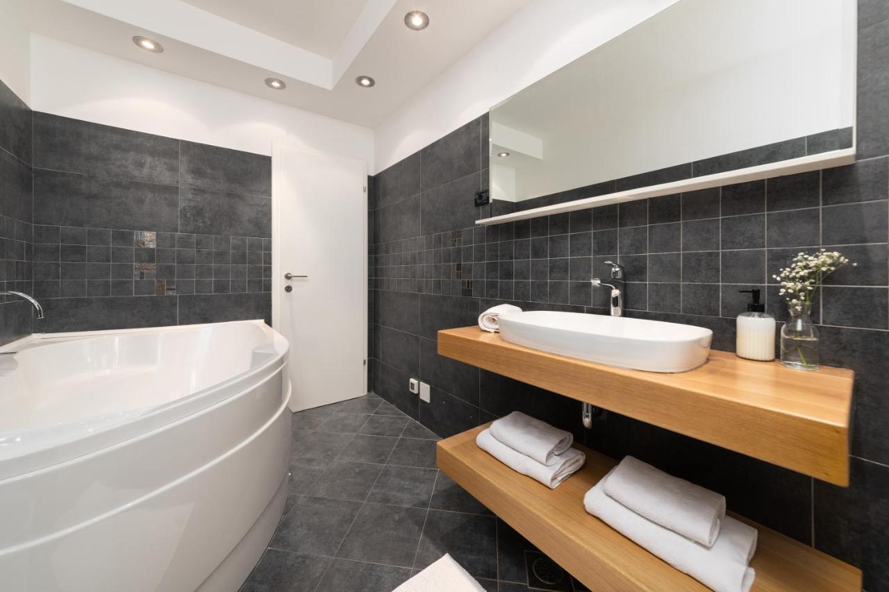 Design Apartment Bellevue Porec Esterno foto